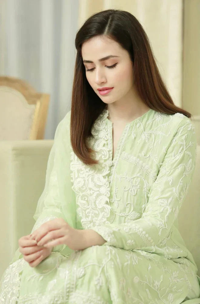 BAREEZE- 3PC LAWN EMBROIDERED SHIRT WITH ORGANZA EMBROIDERED DUPATTA & TROUSER