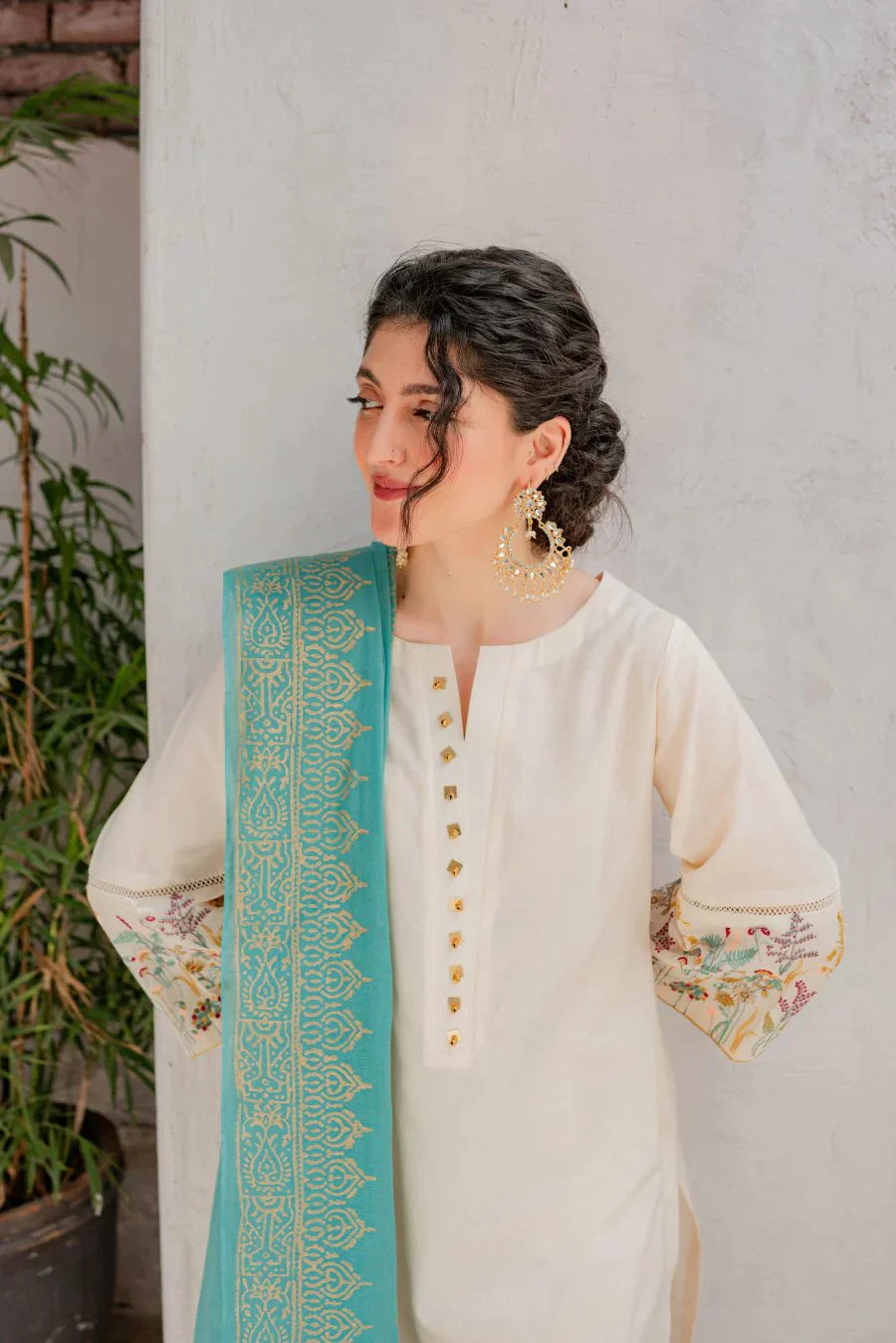Kastoor- Dhanak Embroidered three piece With Dhanak Shawl-