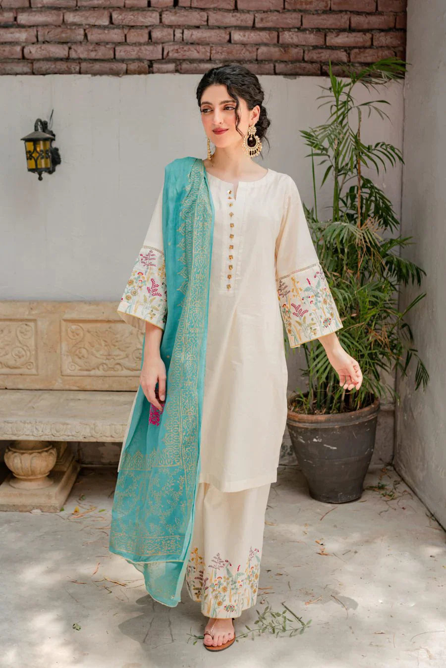 Kastoor- Dhanak Embroidered three piece With Dhanak Shawl-